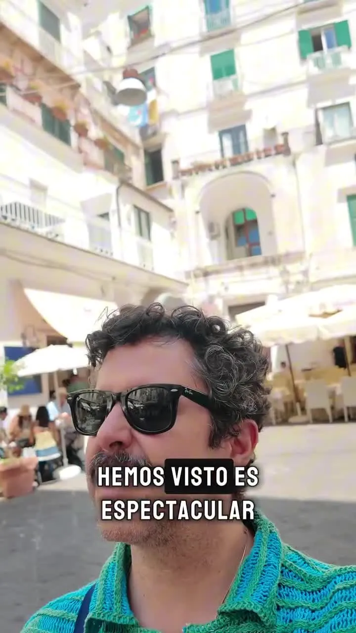Kamil y su madre durante su escala en Amalfi