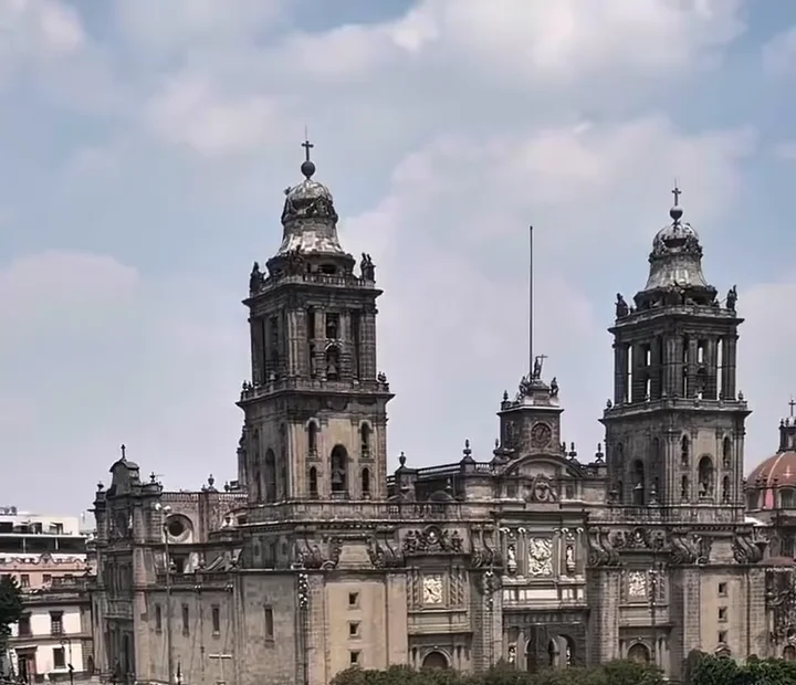 Catedral Metropolitana vista desde el Zócalo de Ciudad de México