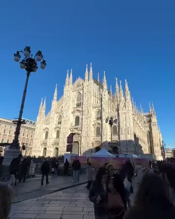 Exterior del Duomo de Milán durante el viaje de Kamil
